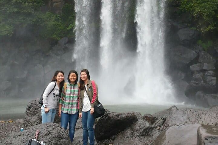 Jeju Full-Day Waterfalls, Oedolgae & Jusangjeolli Private Taxi Tour