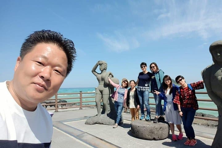 West Jeju Private Day Taxi: Hyeopjae Beach, Osulloc & Windmill Coastal Road photo 4