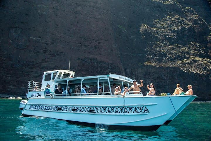 Imiloa Express Nā Pali Snorkel Tour — Fast Catamaran to the Nā Pali Coast photo 2