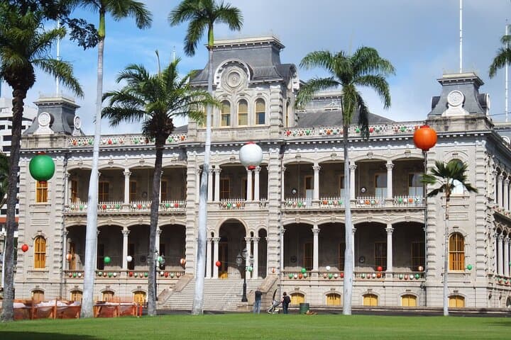 Honolulu Christmas Walking Tour: Private 3-Hour Holiday Stroll Through Chinatown & Capitol photo 2