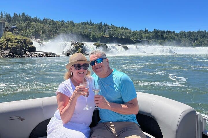 Willamette River Scenic Cruise to Willamette Falls — 2-Hour Private Boat Tour in Portland