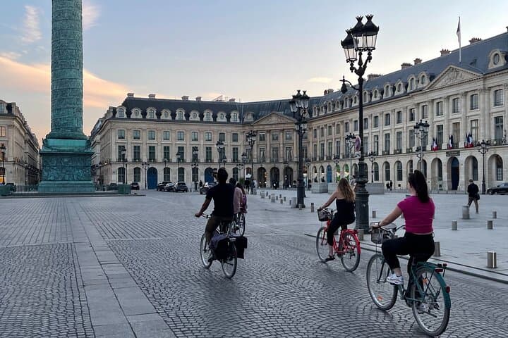 Paris Highlights by Bike: 4-Hour Guided Ride from Eiffel to the Louvre photo 5
