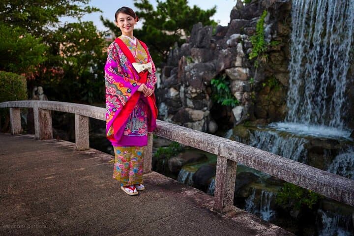 Walk Naha in a Yukata: Kimono & Hair Set Rental with City Photo Walk photo 4