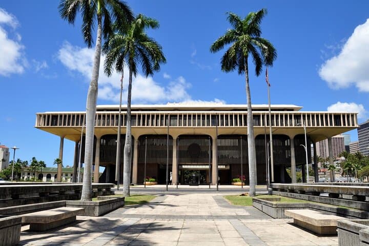 Honolulu Walking Tour for Couples: Private 2-Hour Historic Highlights photo 3