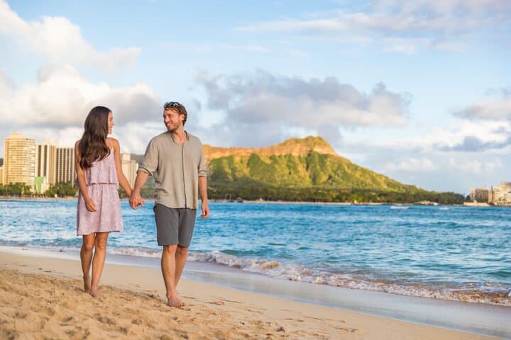 Honolulu Walking Tour for Couples: Private 2-Hour Historic Highlights
