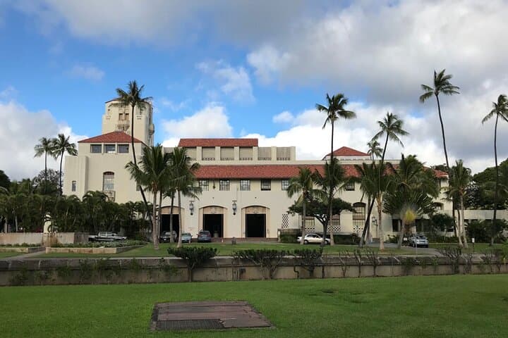 Honolulu Walking Tour for Couples: Private 2-Hour Historic Highlights photo 5
