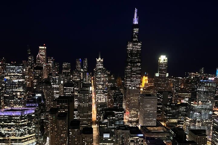 Chicago Helicopter Tour: 10-Minute Skyline Flight for Up to 3 Passengers photo 4