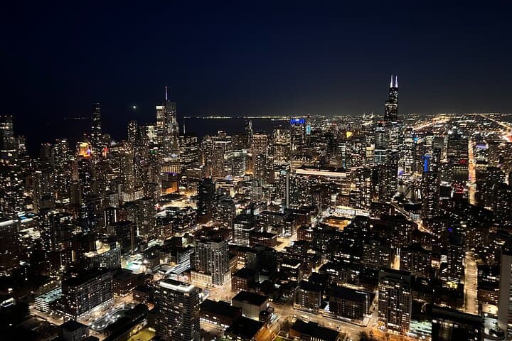 Chicago Helicopter Tour: 10-Minute Skyline Flight for Up to 3 Passengers photo 5
