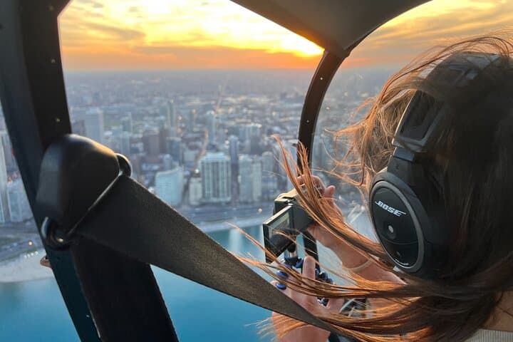Chicago Helicopter Tour: 25-Mile Skyline Flight Over the Windy City photo 4