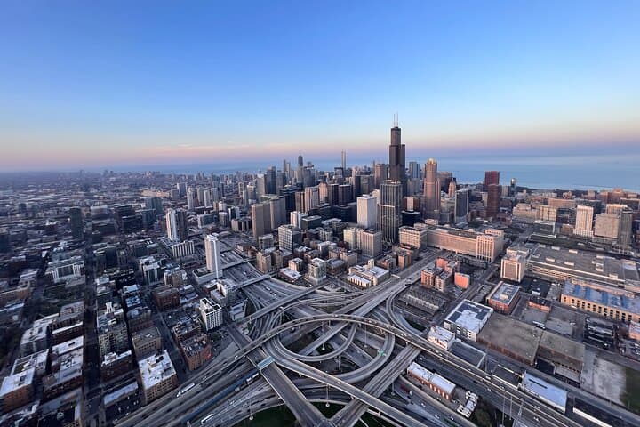 Chicago Helicopter Tour: 25-Mile Skyline Flight Over the Windy City photo 3