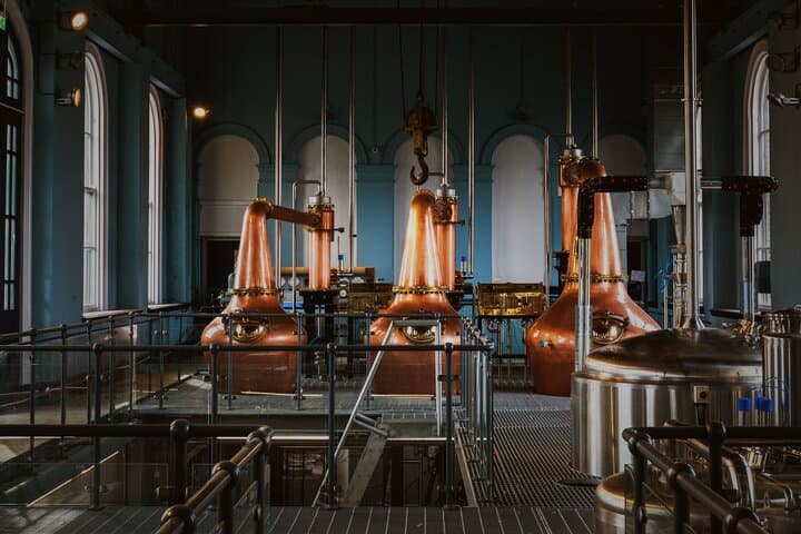 Giant's Causeway Day Trip from Belfast with Titanic Distillers Tasting