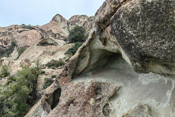 Hike El Manzano Caves: Maipo Valley Limestone Formations & Andes Views