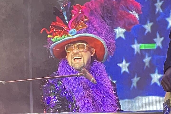 piano-man-kyle-martin-las-vegas-v-theater-tribute-show photo 2