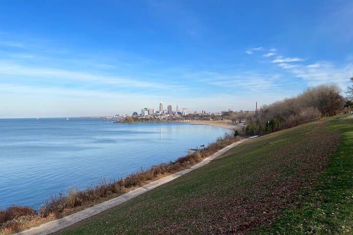 Cleveland Romance: Private Walking Tour at Edgewater Park and Perkins Beach photo 2