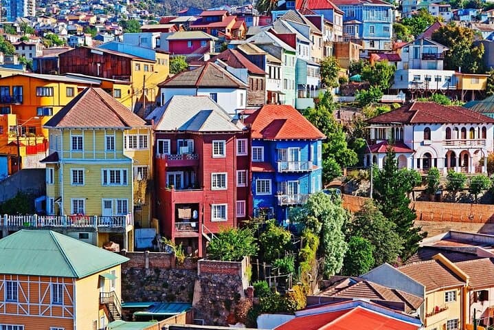 3-Day Valparaíso & Casablanca: Penguin Island, Wineries & Ritoque Dunes