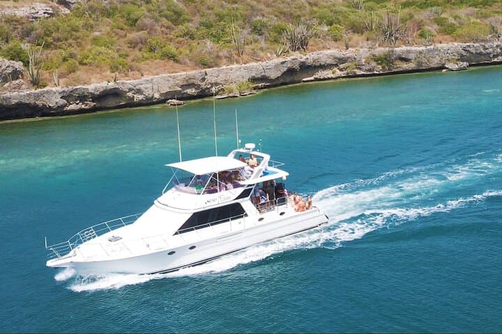 Half-Day Private Yacht Cruise & Shipwreck Snorkel in Curaçao photo 2