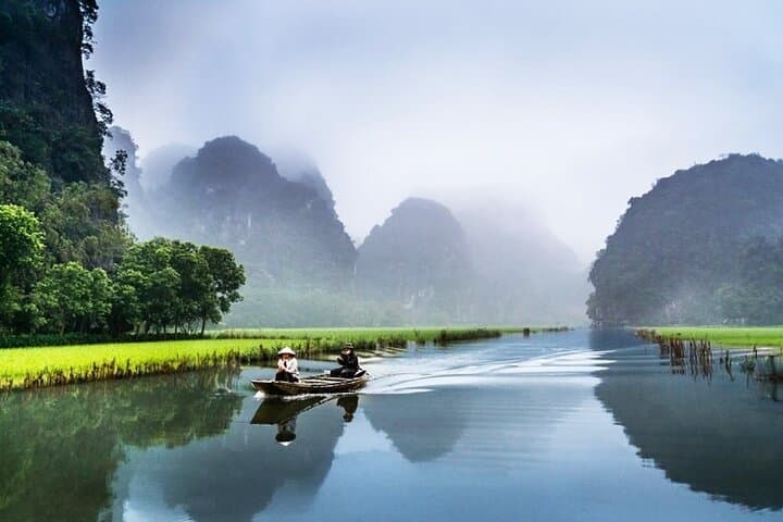 Ninh Binh Day Trip: Hoa Lu, Tam Coc Boat Ride & Mua Cave Viewpoint