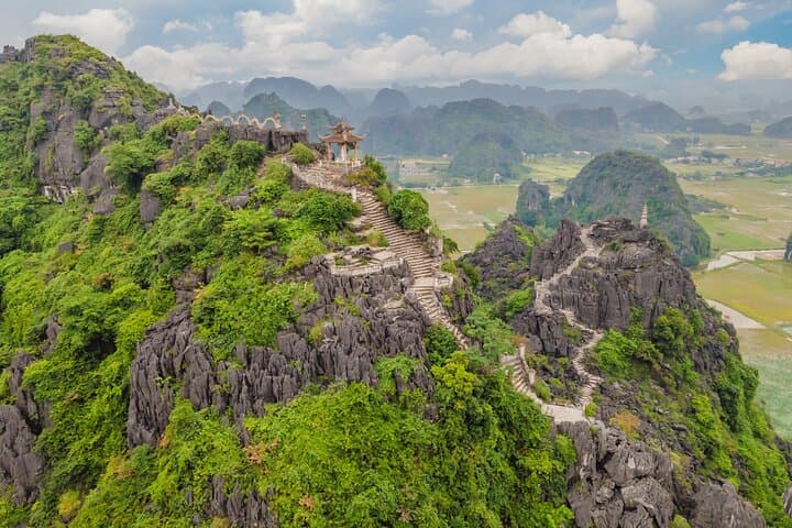 Full-Day Ninh Binh Adventure: Mua Peak, Tam Coc Boat Ride & Hoa Lu History photo 4