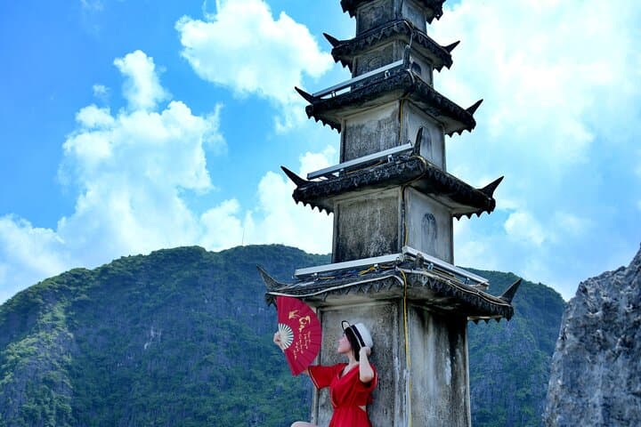 Full-Day Ninh Binh Adventure: Mua Peak, Tam Coc Boat Ride & Hoa Lu History photo 3