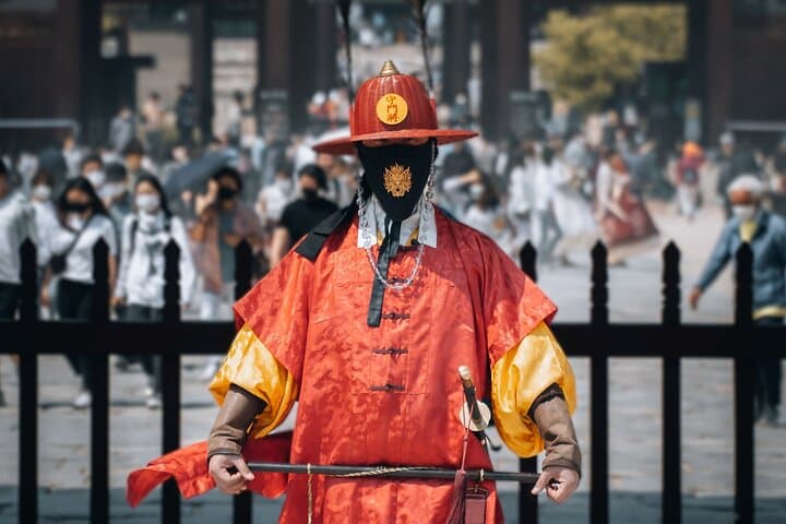 Seoul Hanbok Walking Tour: Gyeongbokgung, Bukchon & Cultural Highlights photo 3