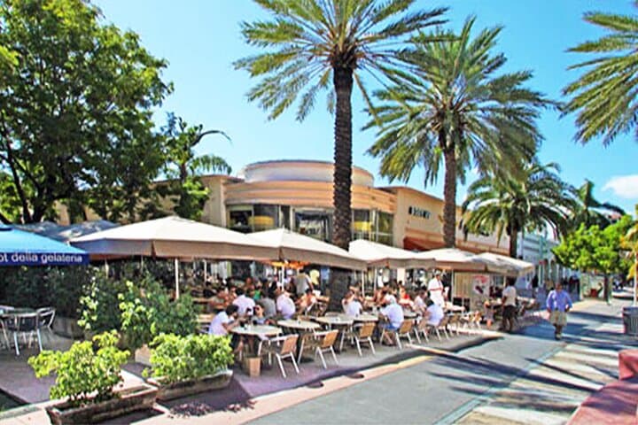 Private Audio-Guided Walking Tour in Miami — Self-Guided South Beach Highlights