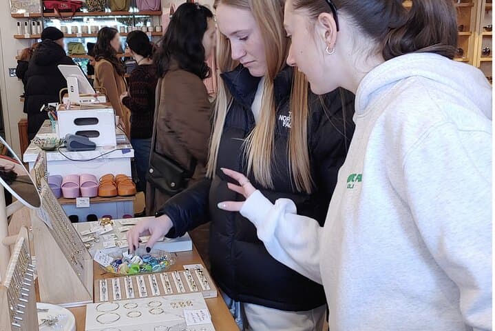 Manhattan Teen Thrift Walk — Private Guided Second‑Hand Shopping Tour photo 3