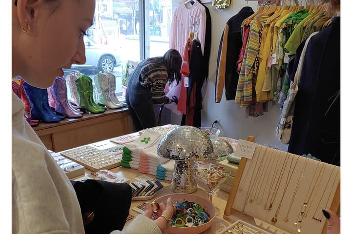 Manhattan Teen Thrift Walk — Private Guided Second‑Hand Shopping Tour photo 6