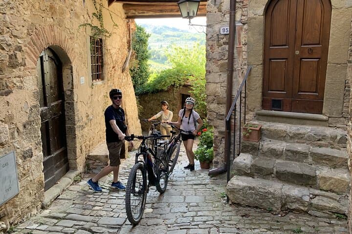 E-biking Chianti: Rolling Vineyards, Abbeys and Wine Tastings photo 3