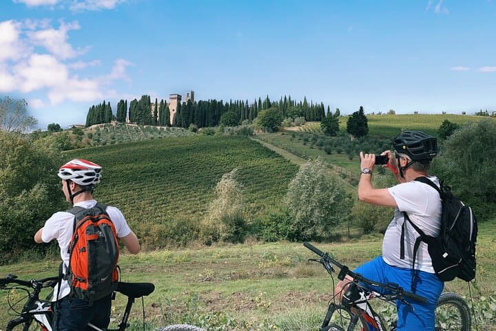 E-biking Chianti: Rolling Vineyards, Abbeys and Wine Tastings photo 4