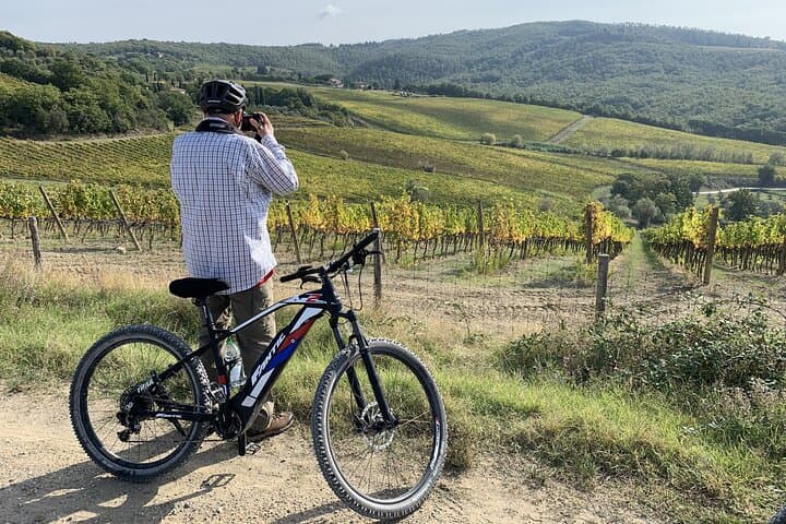 E-biking Chianti: Rolling Vineyards, Abbeys and Wine Tastings photo 5
