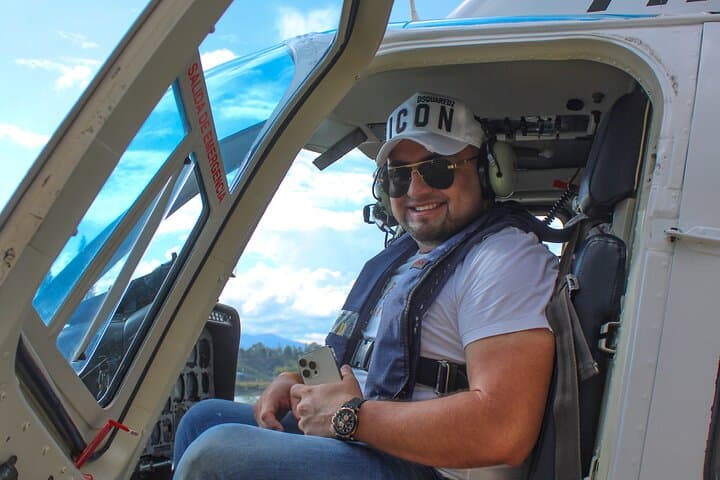 Helicopter Tour Over Guatapé Reservoir and El Peñol: Aerial Views of Colombia's Lake Country photo 6