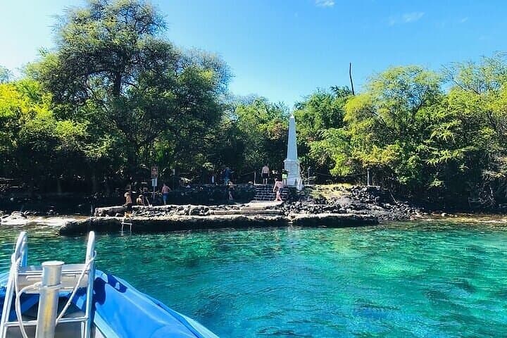 Snorkeling Kealakekua Bay: Explore Dolphins, Sea Caves & Captain Cook Monument photo 5