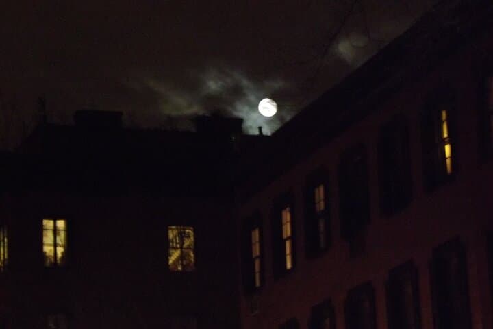 Hell's Kitchen Mostly Murder Lantern Tour: 2-Hour True-Crime Walk in Midtown NYC photo 4