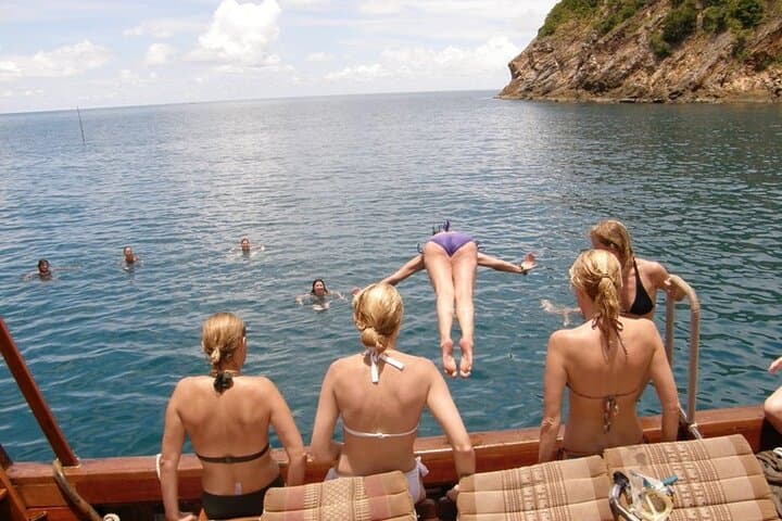 Sunset on the Chantara: Full-Day Pirate Junk Cruise from Koh Samui to Koh Phangan photo 4