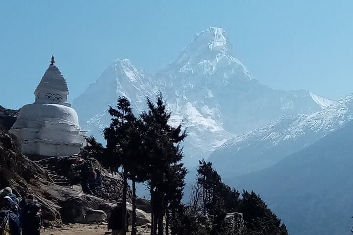 Lukla to Everest Base Camp: 11-Day Trek Through Sherpa Country photo 4