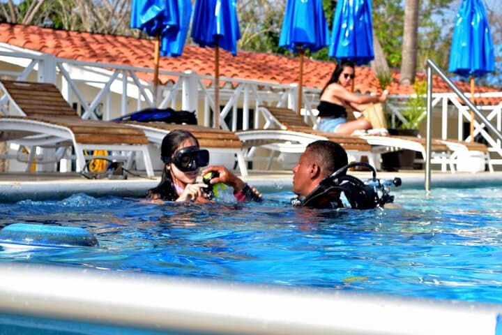 Beginner Scuba Diving in San Andrés: 4-Hour Introductory Dive Experience photo 5