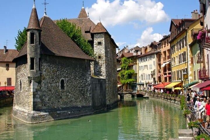 Private Annecy Day Trip from Geneva: Lakeside Charm & Alpine History photo 4