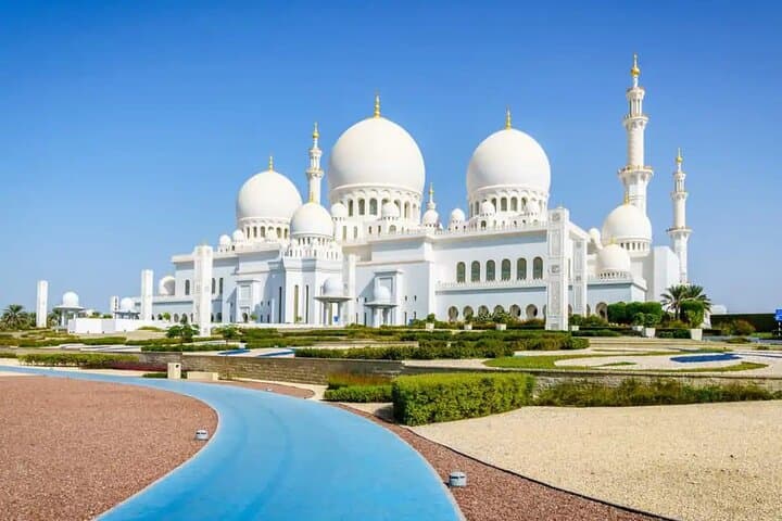 Sheikh Zayed Mosque, Ferrari World & Warner Bros. Abu Dhabi: One-Day Private Tour from Dubai photo 4