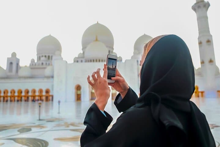 Sheikh Zayed Mosque, Ferrari World & Warner Bros. Abu Dhabi: One-Day Private Tour from Dubai photo 5