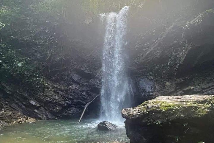 Avocat Waterfall and Maracas Bay: Hike, Plunge and Bake-and-Shark photo 4