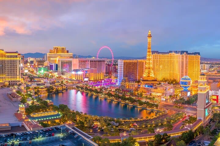 Private Las Vegas Strip Walking Tour — ARIA to Mirage 2-Mile Guided Stroll photo 2