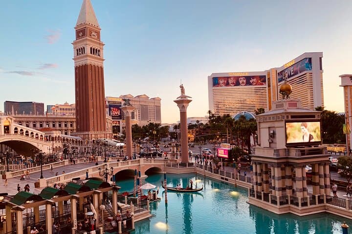 Private Las Vegas Strip Walking Tour — ARIA to Mirage 2-Mile Guided Stroll photo 5