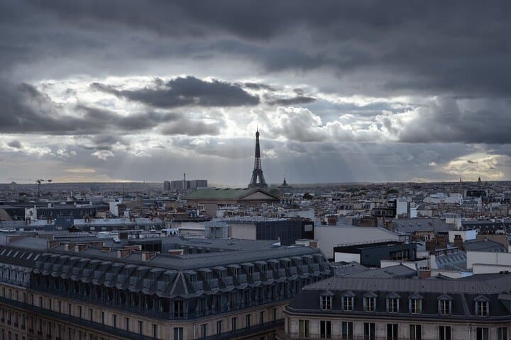 Paris Landmarks Photowalk: Eiffel Tower, Louvre & Seine Photo Tour photo 2