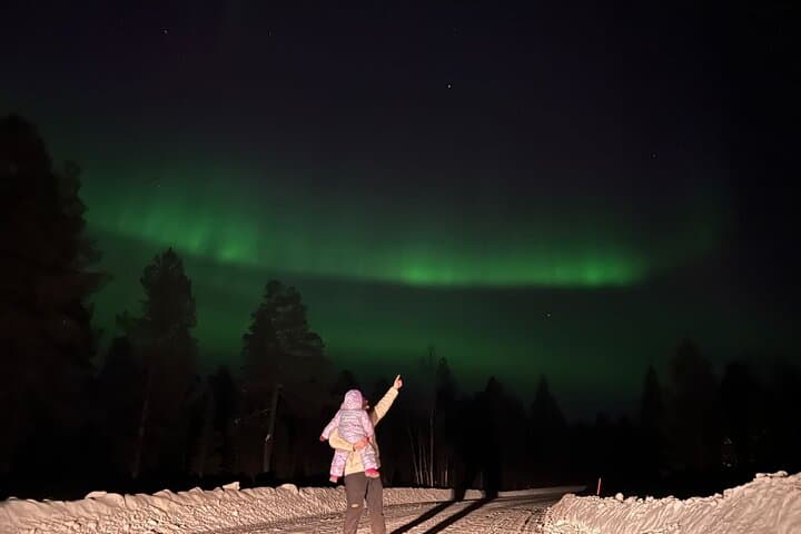Rovaniemi Private Northern Lights Hunt: Small-Group Aurora Photo Tour photo 5