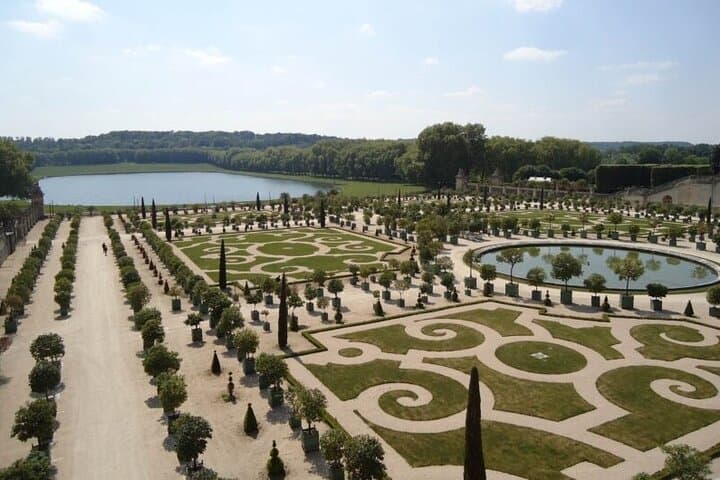 Inside Versailles: Exclusive King's Petit Apartments & Garden Walk photo 4