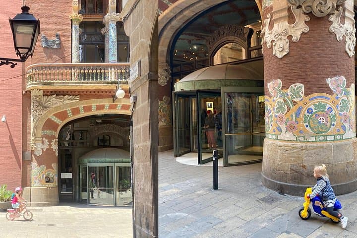Cruise Barcelona by Electric Bike: Private 4-Hour Discovery Tour photo 2