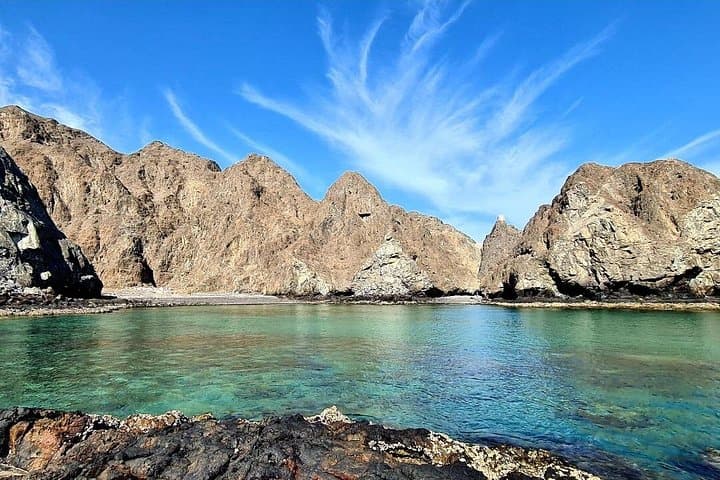 Discover Muscat's Cultural Gems and Sidab's Rugged Hiking Adventure