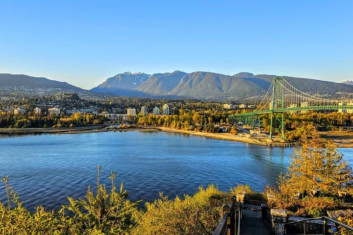 Vancouver City Tour — Stanley Park, Granville Island & Aquarium: Complete One-Day Guide