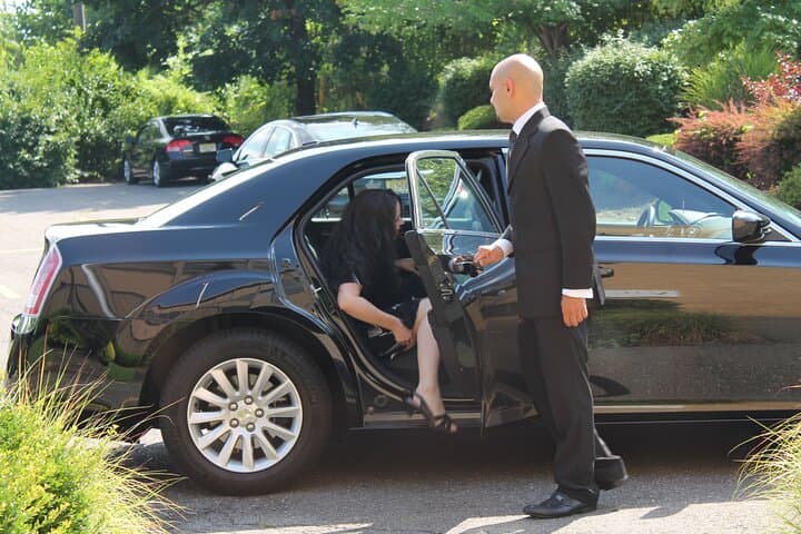 Arrival in Style: Private Luxury Airport Transfer to New Orleans (MSY) photo 4