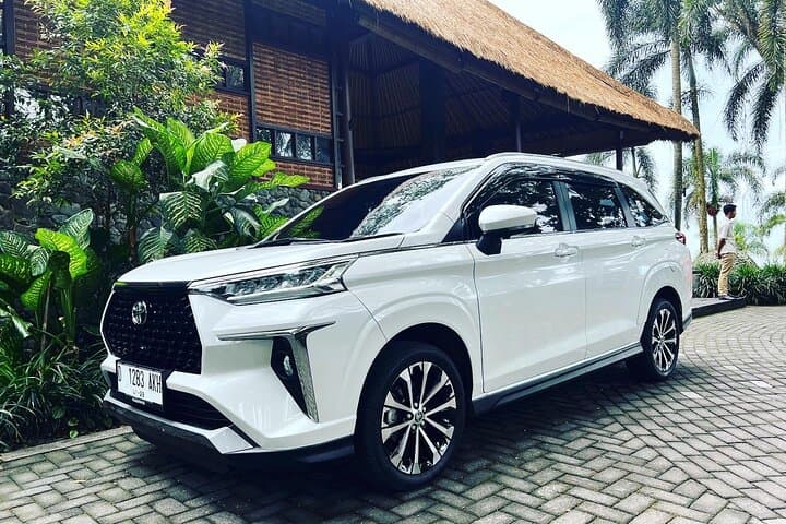 Private Bali Car Charter with English-Speaking Driver — Full-Day Custom Transport from Seminyak